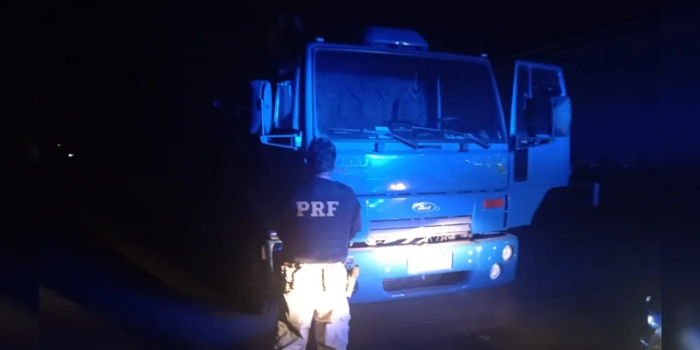 PRF de PG recupera caminhão roubado em São José dos Pinhais
