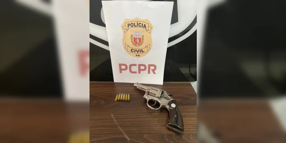 Além da prisão, a Polícia Civil apreendeu um revólver calibre 32 com seis munições intactas