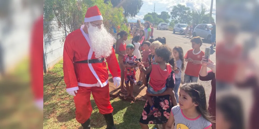 Brinquedos e doces foram entregues pelo Papai Noel às crianças