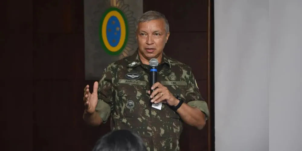 Júlio Cesar de Arruda é o atual chefe do departamento de Engenharia e Construção do Exército. Nascido em 9 de janeiro de 1959, em Cuiabá, foi incorporado ao Exército em 1975. Dois anos depois, ingressou na Academia Militar das Agulhas Negras