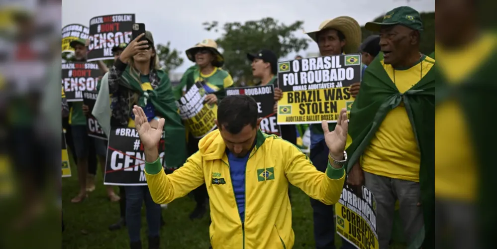 Há 45 dias os apoiadores do presidente Jair Bolsonaro (PL) promovem atos antidemocráticos pelo país.