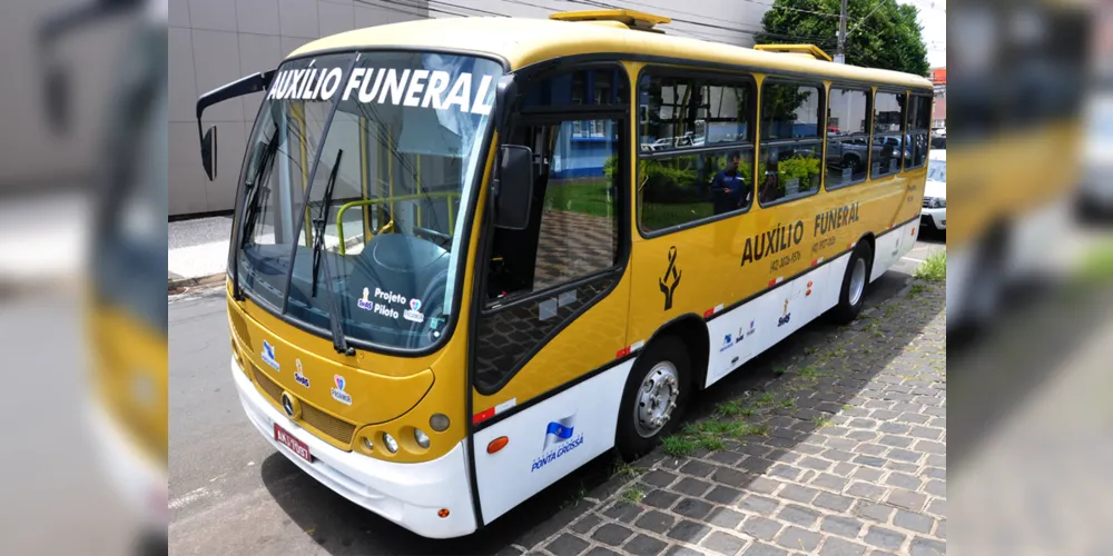 Ônibus do programa 'Auxílio Funeral'.