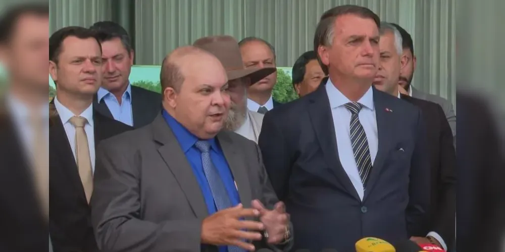 Governador do DF afastado, Ibaneis Rocha (MDB), ao lado do presidente Jair Bolsonaro (PL).