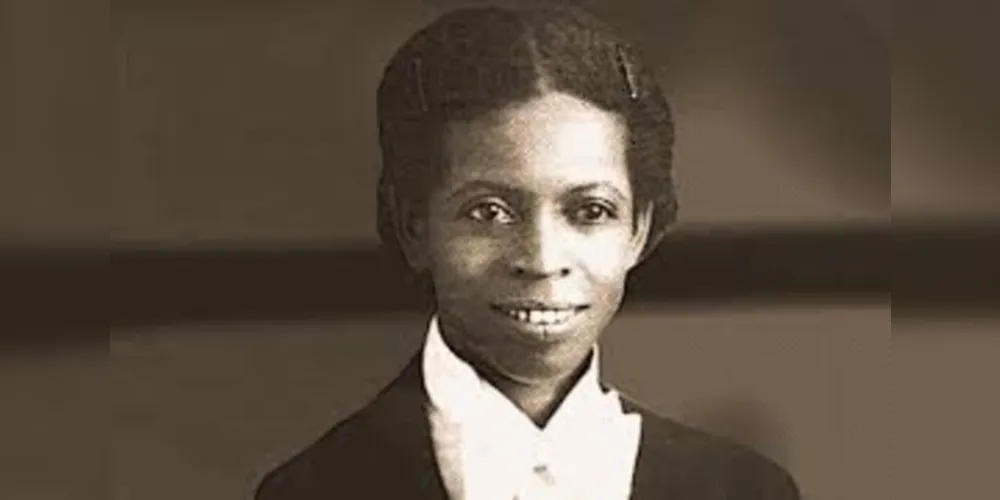 Enedina Alves Marques foi a primeira mulher negra a se formar em engenharia no Brasil