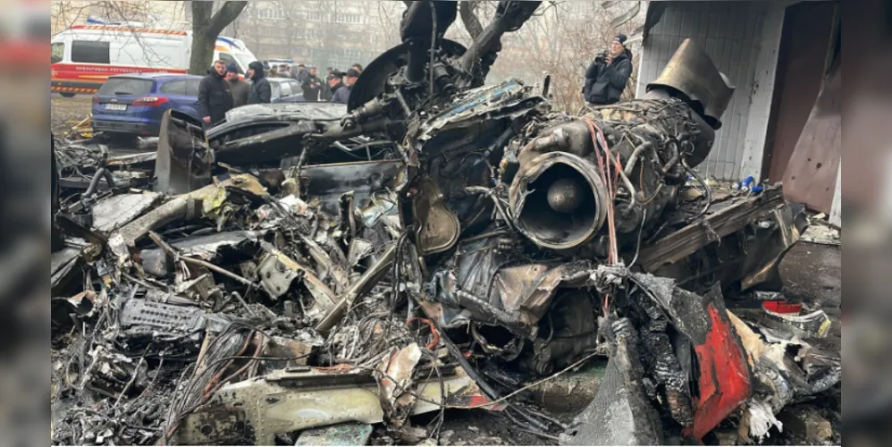 Destroços do acidente de helicóptero em Brovary, Ucrânia