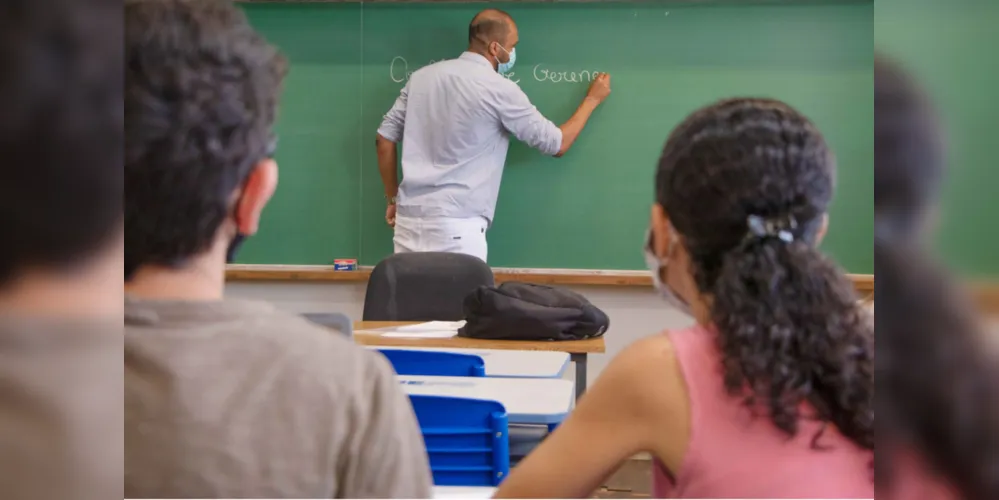 No primeiro semestre ainda estarão em andamento as aulas do ano letivo de 2022, que tiveram atraso em função da pandemia. Calendário orienta professores e alunos a programar o ano.