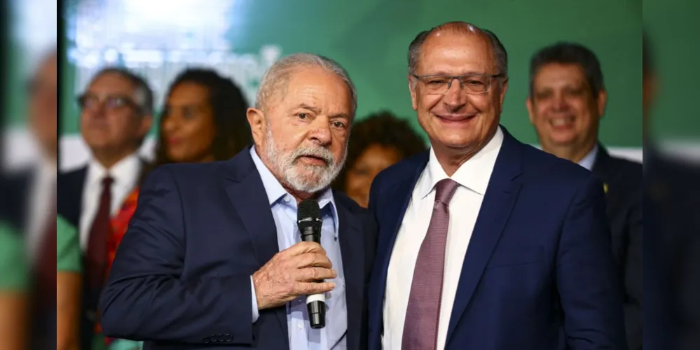 Lula assume a presidência pela primeira vez