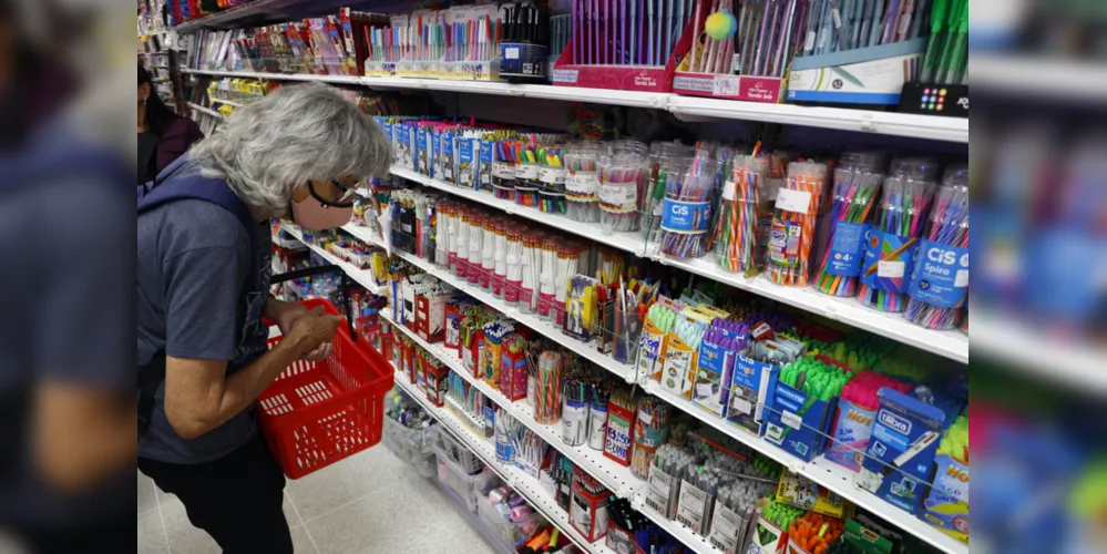 Procon Paraná alerta: pressa na compra dos materiais escolares pode pesar no bolso dos pais