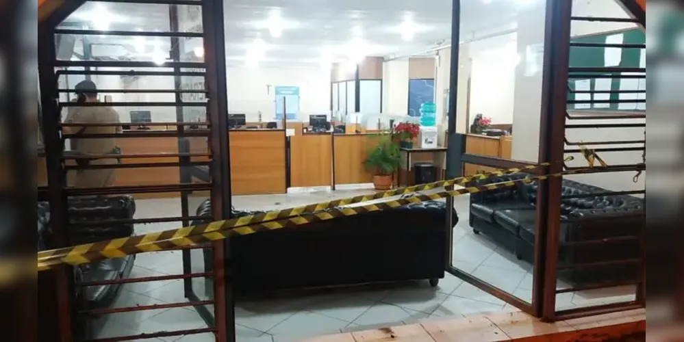 Os atiradores invadiram o serviço funerário e dispararam diversas vezes