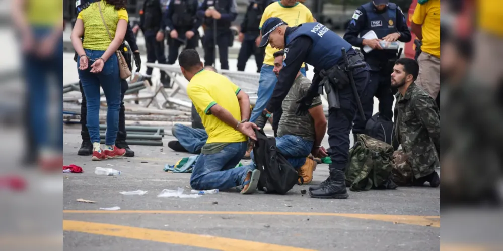 Manifestantes radicais serão enquadrados pelo crime previsto no artigo 359-M do Código Penal: o de tentar depor governo legitimamente constituído