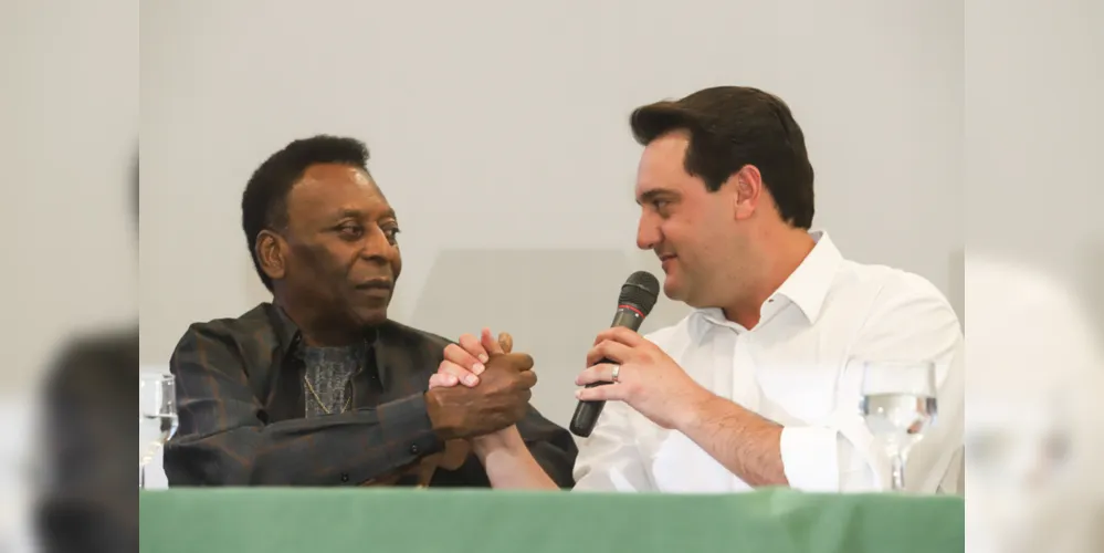Em suas redes sociais, Ratinho Junior publicou uma foto de um encontro que teve com Pelé em 2019