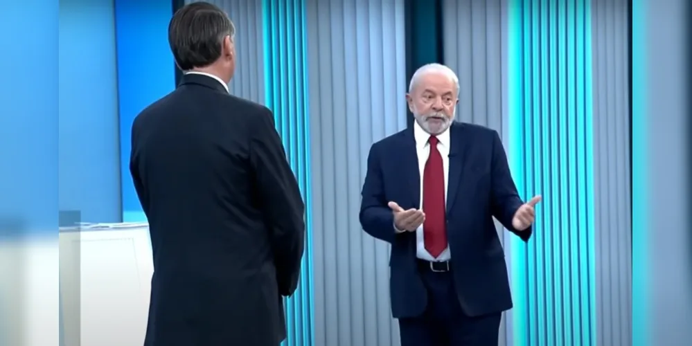 Jair Bolsonaro e Luiz Inácio Lula da Silva durante debate na TV Globo.