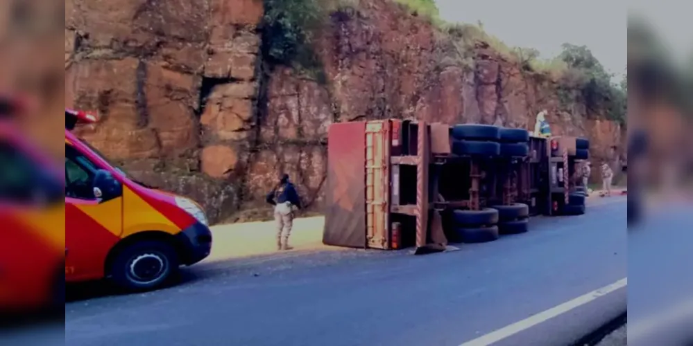 Conforme a PRF, o caminhão tinha placas de São Miguel do Guaporé (RO)