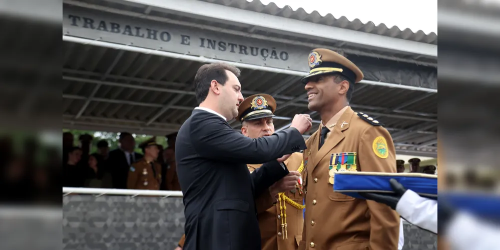 O governador Carlos Massa Ratinho Júnior nomeou nesta segunda-feira (9) o coronel do quadro de oficiais, Sérgio Almir Teixeira, para o comando da Polícia Militar do Paraná. Nascido no dia 22 de Janeiro de 1972, em Cascavel, no Oeste paranaense, é o primeiro homem negro em 168 anos a assumir o posto
Foto Gilson Abreu/Aen