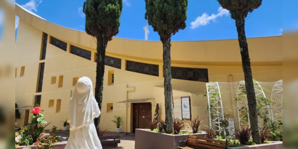 Com o nome de Santa Rita na Pedra da Oração, a escultura ficará instalada no jardim Roccaporena, área externa do santuário