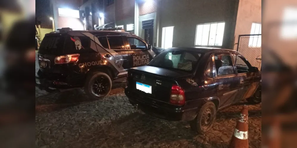 Chevrolet Corsa foi recuperado após perseguição no Recanto Verde
