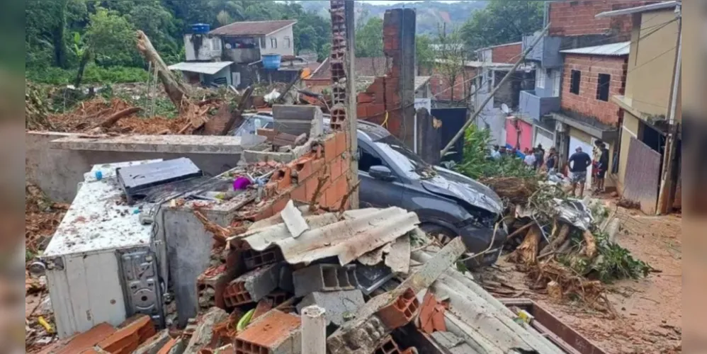 Diversas cidades do litoral paulista foram afetadas pelas fortes chuvas e deslizamentos