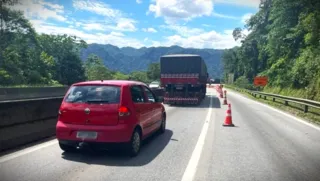 Nos últimos dias, estradas que vão ao litoral paranaense têm registrado grandes congestionamentos