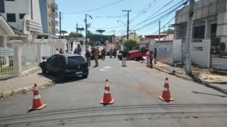 Acidente foi entre as ruas Prudente de Morais e Freire Alemão, na Vila Estrela, no início da tarde desta quarta