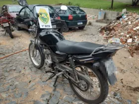 A moto foi recuperada pela polícia militar.