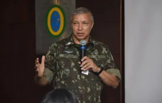 Júlio Cesar de Arruda é o atual chefe do departamento de Engenharia e Construção do Exército. Nascido em 9 de janeiro de 1959, em Cuiabá, foi incorporado ao Exército em 1975. Dois anos depois, ingressou na Academia Militar das Agulhas Negras