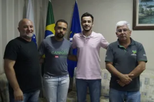 Filipe Chociai e membros do SindServ na Câmara Municipal.