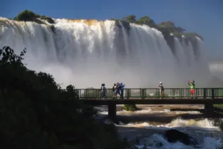 Visitantes de 148 países conheceram as experiências do Patrimônio Mundial Natural, que abriga as Cataratas do Iguaçu, uma das Maravilhas da Natureza. A Itaipu Binacional, outro ponto turístico que atrai milhares de pessoas em Foz do Iguaçu, recebeu 418.819 visitantes em 2022, número 47% superior ao registrado no ano anterior.