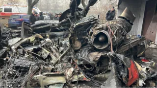 Destroços do acidente de helicóptero em Brovary, Ucrânia