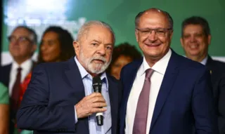 Lula assume a presidência pela primeira vez