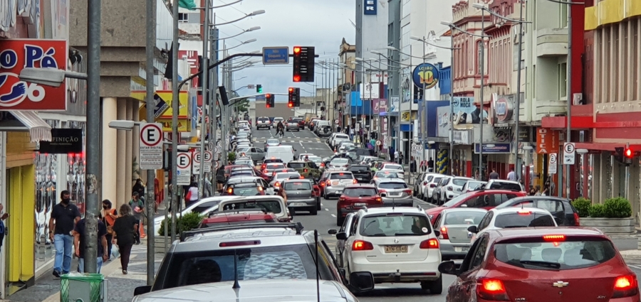 Segunda parcela do 13º salário deve ser paga até esta terça-feira (20)