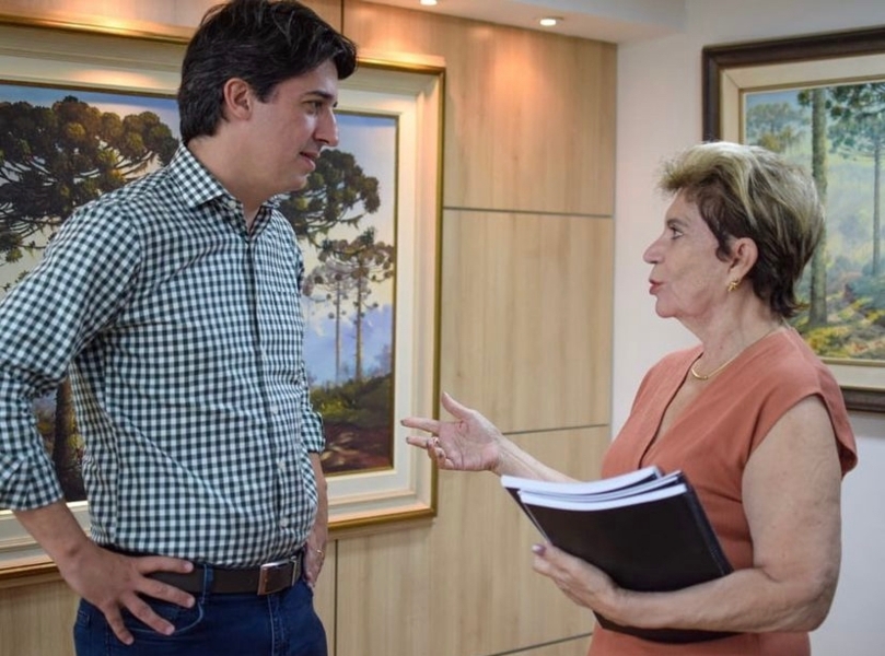 A prefeita Elizabeth Schmidt (PSD) e o secretário de Desenvolvimento Sustentável Valdemar Jorge