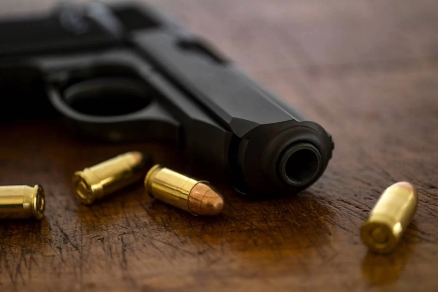 Policial contrata travesti para programa e tem arma roubada - aRede