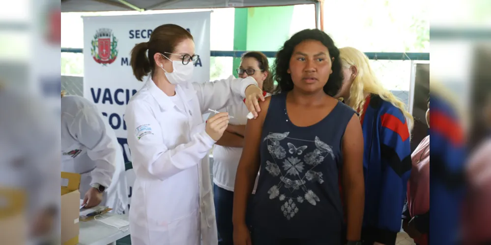 O secretário estadual de Saúde, Cesar Neves abre a campanha de imunizacao contra a Covid com  Vacina Bivlalente nedta segiunda-feira (27) na comunidade indigena Campina no municipio  de Mangueirinha, sudoeste do estado