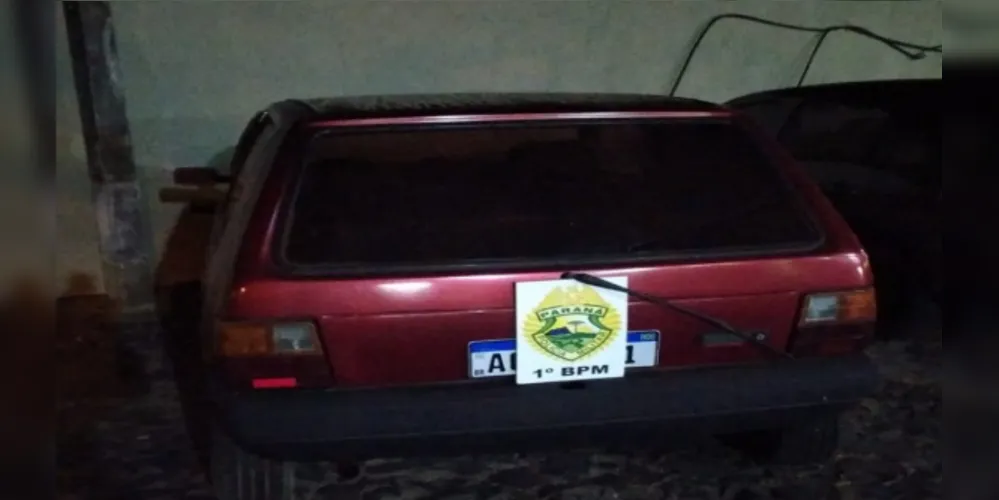 Além da moto, um Fiat Uno foi encontrado abandonado na avenida Ernesto Vilela