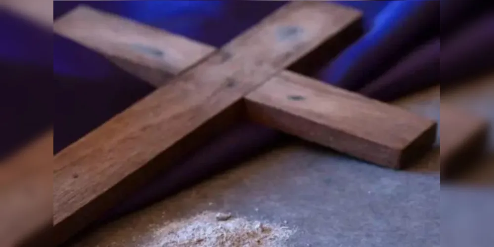Marido agride mulher com crucifixo de madeira no PR