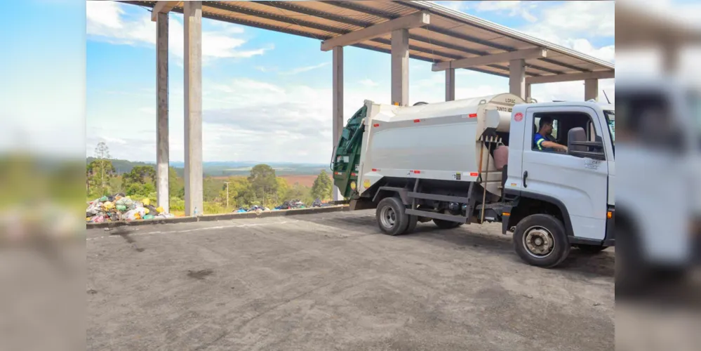 Uma Unidade de Transbordo é onde ocorre as transferências dos resíduos coletados das casas pelo caminhão, para um veículo de maior porte