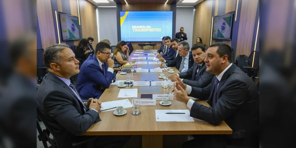 Ratinho Jr. esteve acompanhado de secretários de Estado durante a reunião com o ministro Renan Filho