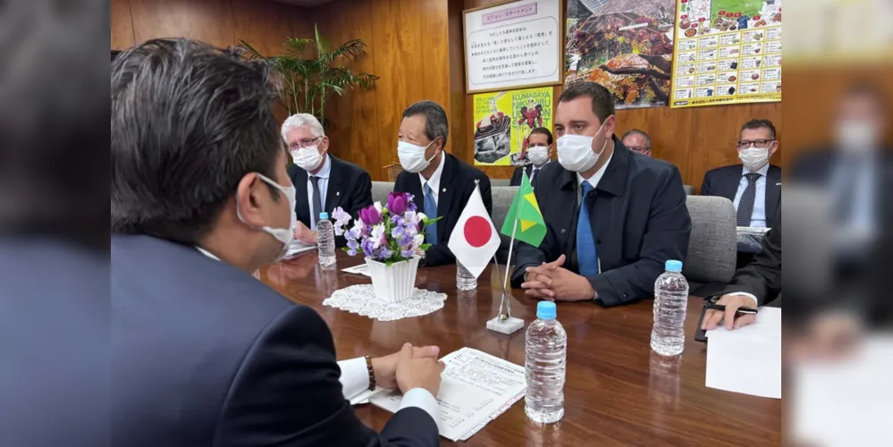 Ratinho Junior, governador do Paraná, em reunião com o vice-ministro da Agricultura do Japão