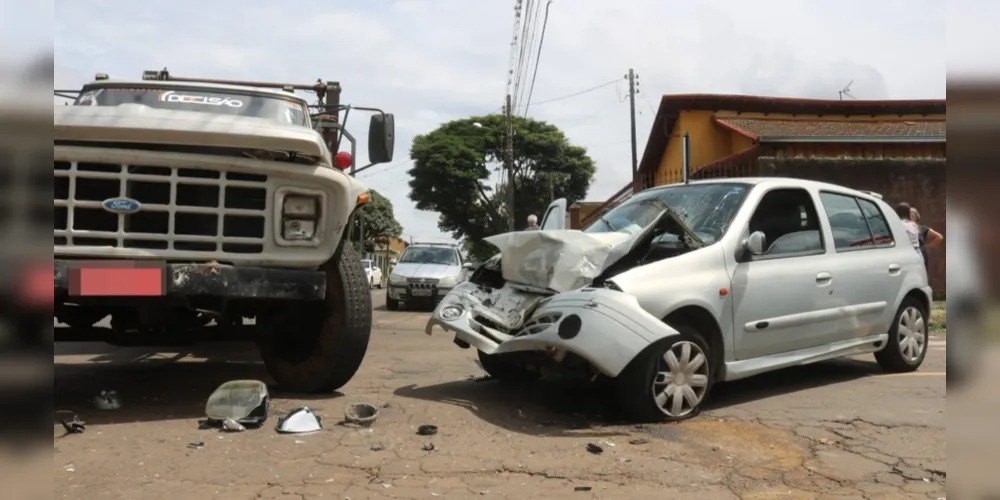 Veículos colidiram no cruzamento das ruas Laplace e Barão de Ramalho