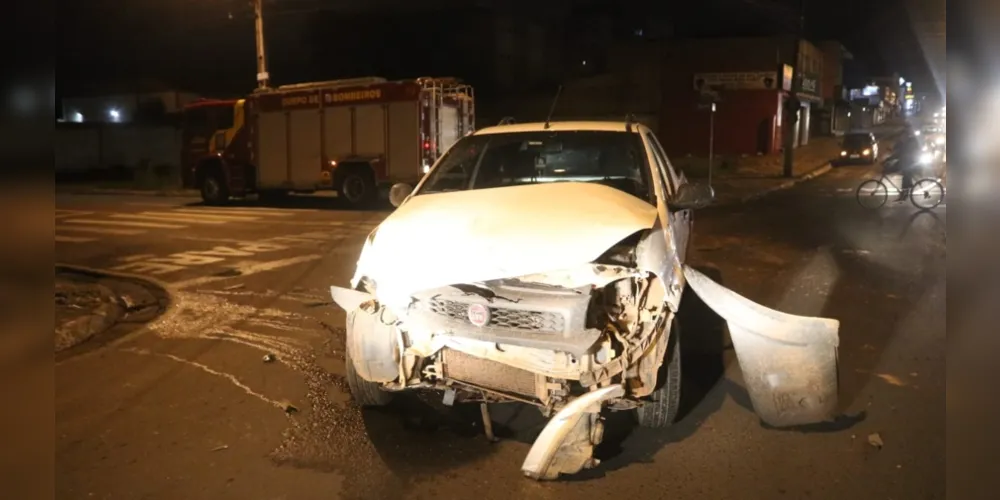 Batida atingiu a dianteira e a lateral da camionete