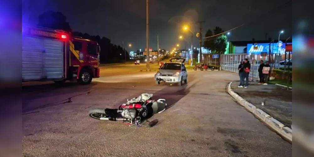 Homem foi arremessado da moto após a colisão