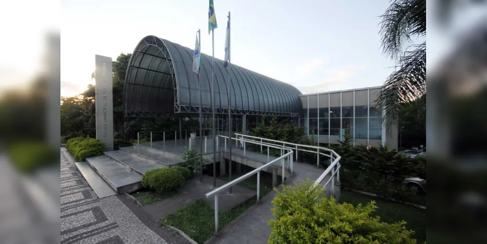 Na noite desta terça-feira (1º), uma estudante foi assaltada quando deixava o campus em direção ao Terminal de Ônibus de Oficinas