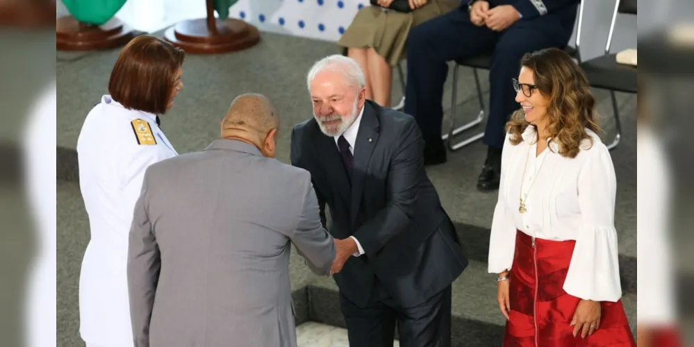 Promoção de diversos oficiais, entre elas Maria Barbosa, foi assinada pelo presidente Lula nesta terça