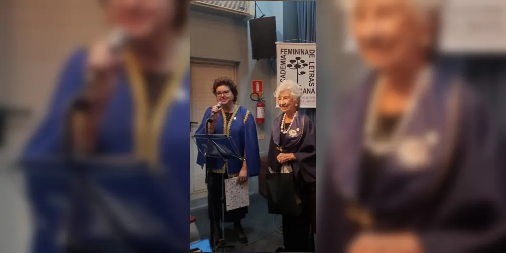 Luísa Cristina dos Santos Fontes, nova acadêmica da AFLP, e Neuza Helena Postiglione Mansani, presidente da Academia de Letras dos Campos Gerais