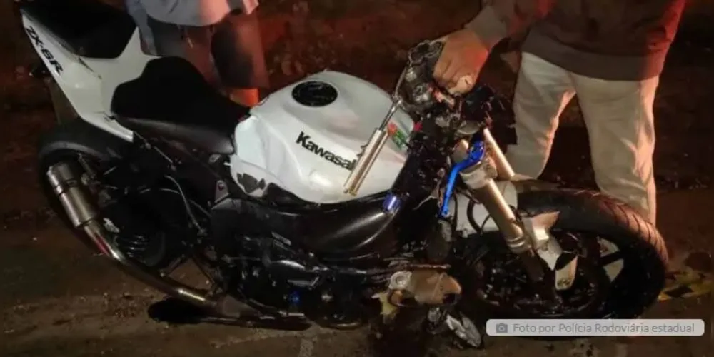 O acidente envolveu uma motocicleta Kawasaki 600cc de Siqueira Campos