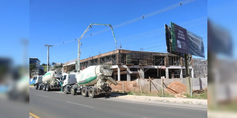 Lançamento oficial ocorre enquanto obras do Plaza Campos Gerais avançam; expectativa é que empreendimento seja inaugurado ainda em 2023
