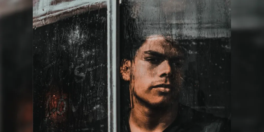No Brasil, o estudo mostrou que existem 39% mais pessoas de 18 a 24 anos relatando queixas de saúde mental quando comparadas à faixa etária de 55 a 64 anos
