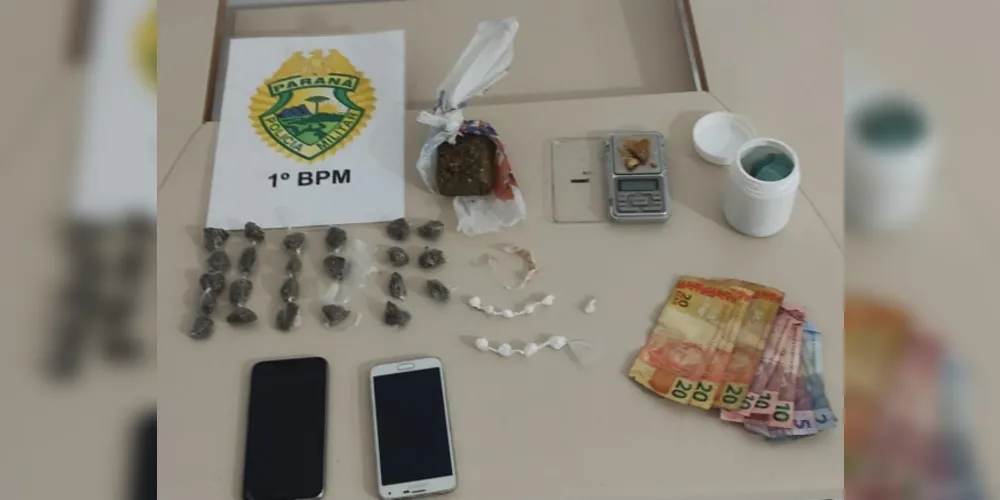 Drogas, dinheiro e celulares foram localizados com os suspeitos