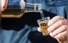 Homem morre após beber garrafa de cachaça em aposta com amigo