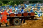 Brasil chega à marca de 700 mil mortes por covid-19